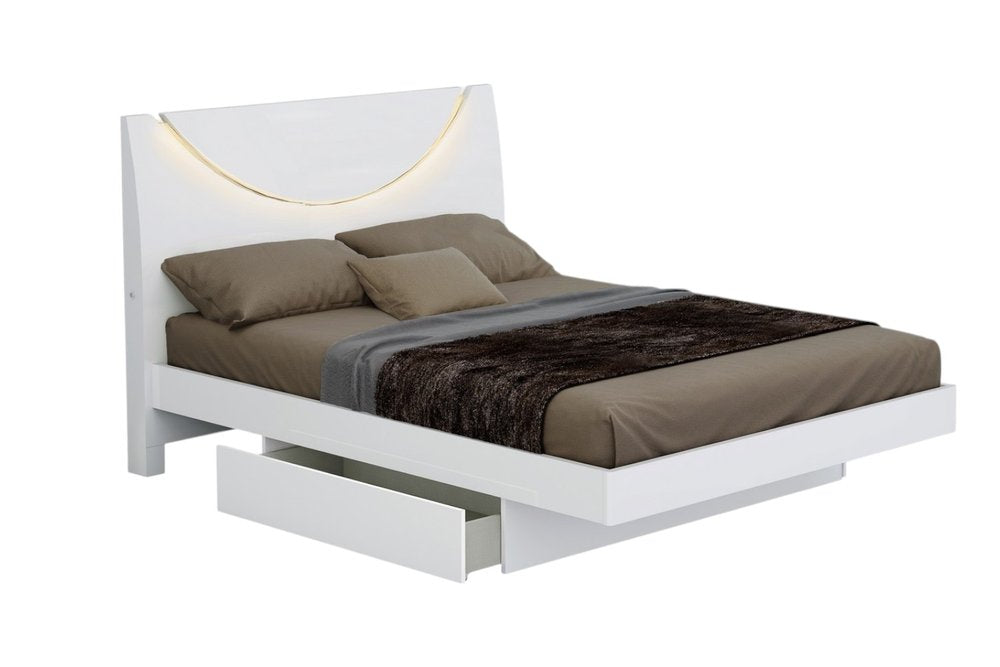 Four Piece White Solid and Manufactured Wood Bedroom Set with Mirror