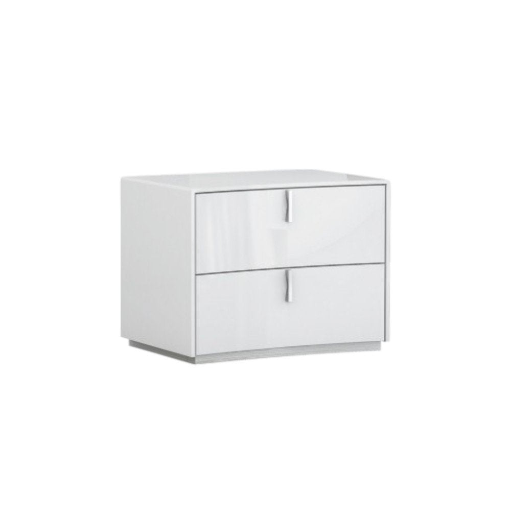 Four Piece White Solid and Manufactured Wood Bedroom Set with Mirror