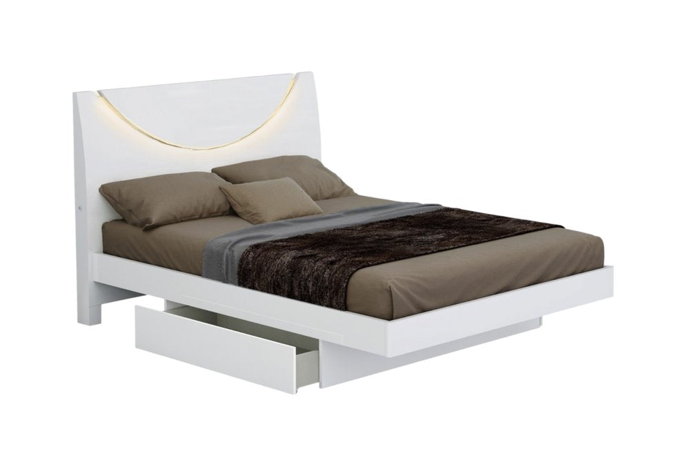 Four Piece White Solid and Manufactured Wood Bedroom Set with Mirror