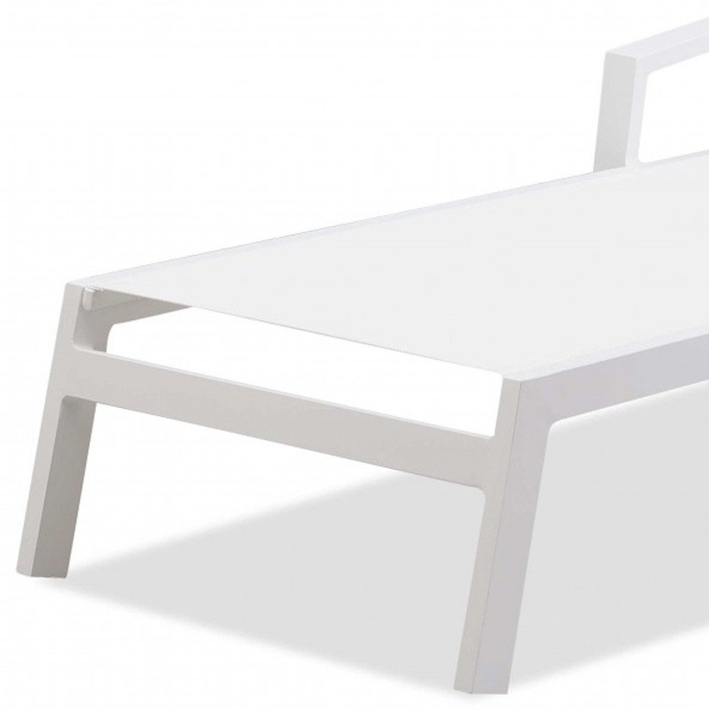 Set of 2 White Modern Aluminum Chaise Lounges