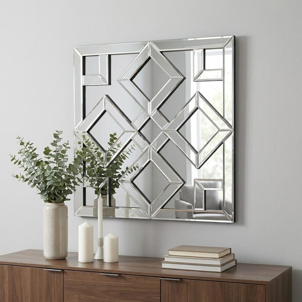 Interlocking Mirrored Squares with Lattice Design