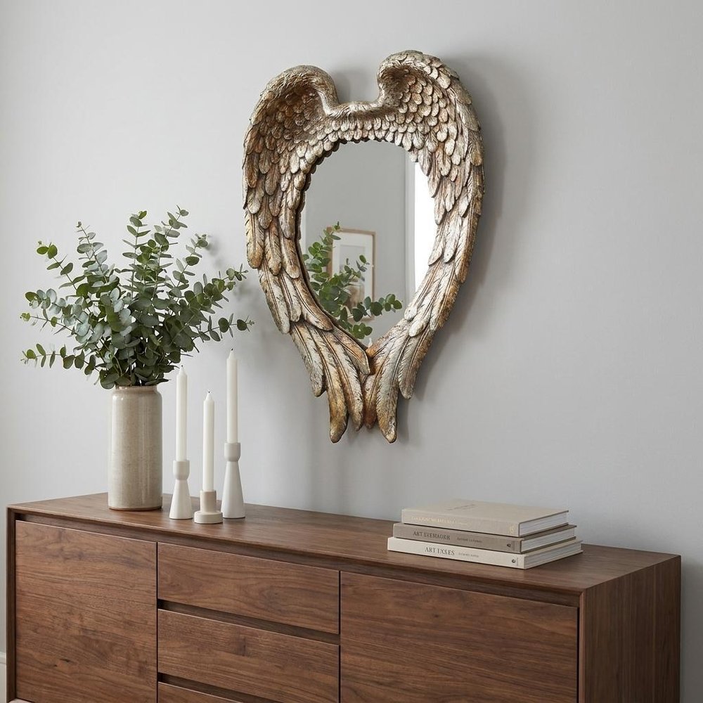 Antiqued Gold Heart Resin Framed Accent Mirror - 22-inch