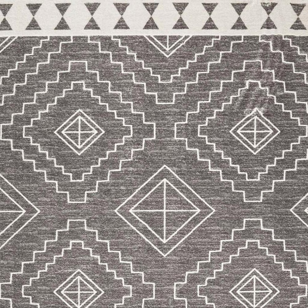 5' X 8' Gray and White Geometric Distressed Washable Area Rug